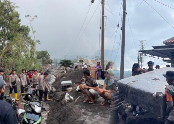 Polda Jatim Perkuat Operasi Kemanusiaan untuk Warga Terdampak Erupsi Semeru