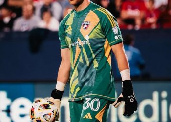 Maarten Paes Tegaskan Tidak Tahu Asal Rumor Gabung Persib Bandung