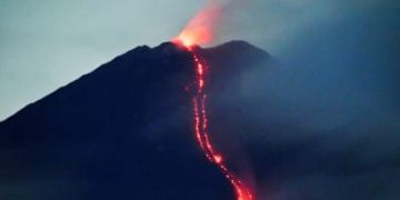 Lava Pijar Semeru Meluncur hingga 2 Km, Warga Diimbau Menjauh dari Zona Bahaya