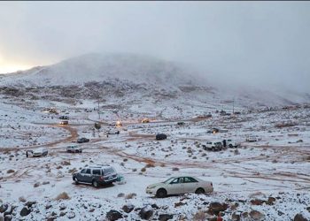 Fenomena Langka: Salju Selimuti Pegunungan Arab Saudi Akibat Udara Dingin Ekstrem