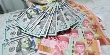 Rupiah Bergerak Fluktuatif, Tekanan Dolar AS Masih Membayangi