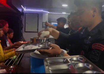 Brimob Dirikan Dapur Lapangan untuk Bantu Korban Banjir di Aceh Tamiang