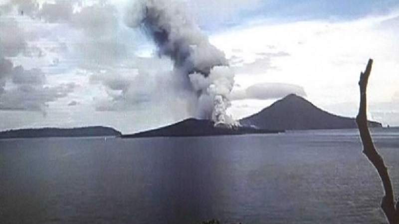 Aktivitas Gunung Anak Krakatau Masih Waspada, Polda Banten Imbau Masyarakat Tetap Siaga