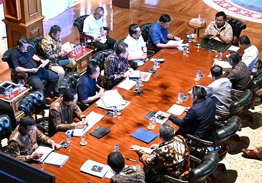 Prabowo Gelar Rapat Kabinet di Hambalang, Bahas Percepatan Penanganan Banjir Sumatera dan Kesiapan Nataru