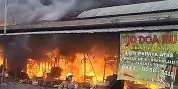 Kebakaran Terjadi di Pasar Induk Kramat Jati, 16 Unit Damkar Dikerahkan