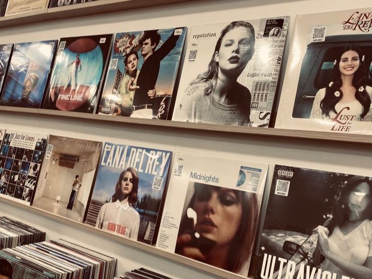 Ketertarikan Gen Z pada Estetika Dekorasi Angkat Penjualan Piringan Hitam