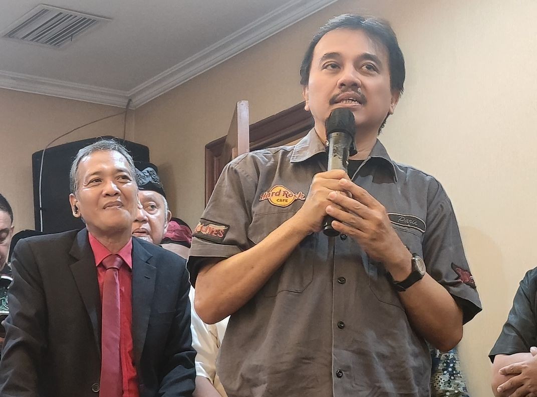 Roy Suryo Soroti Kehadiran Dua Aparat dalam Pertemuan Jokowi dan Eggi Sudjana
