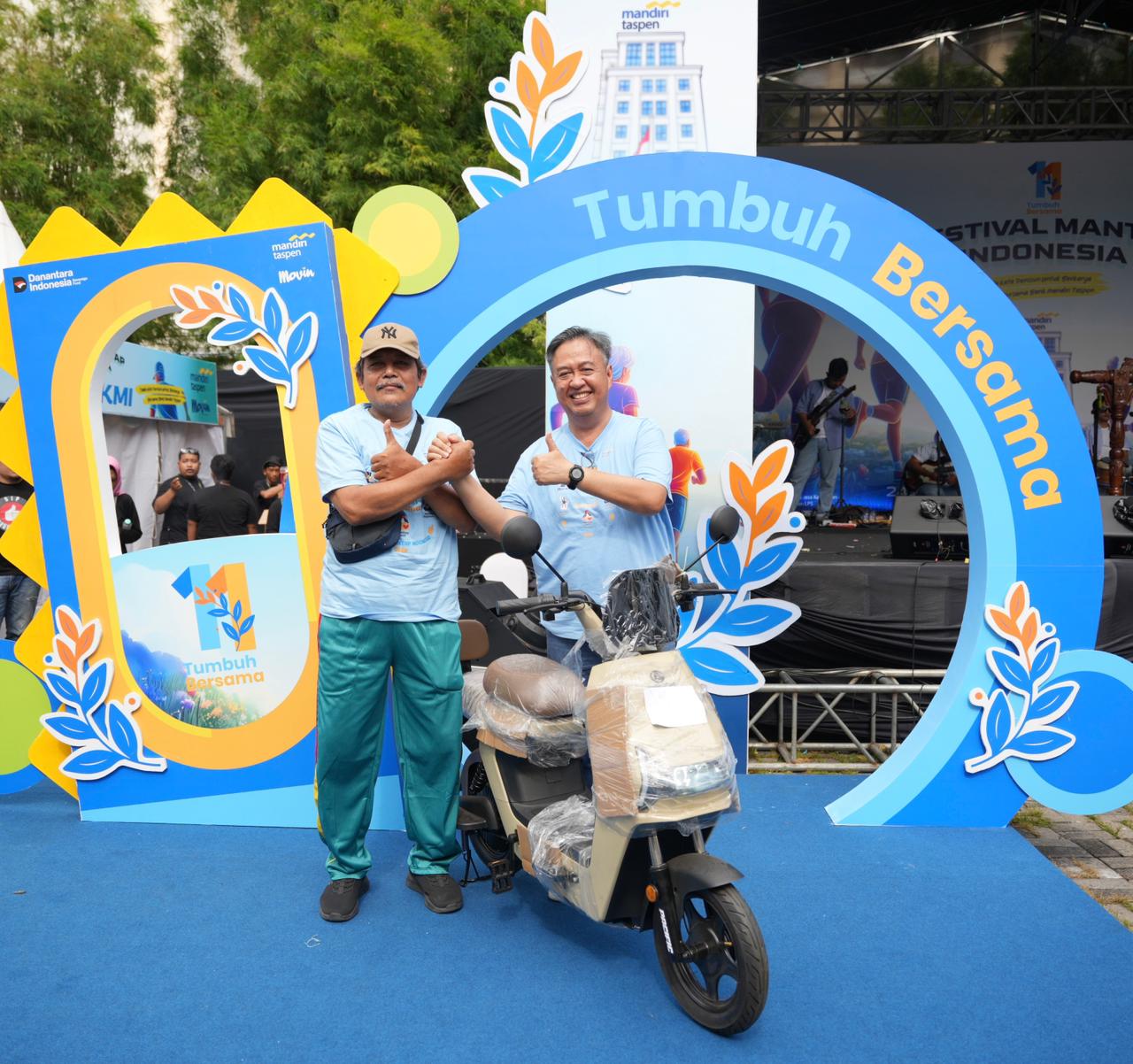 Bank Mandiri Taspen Awali Perayaan HUT ke-11 Lewat Jalan Sehat di Surabaya