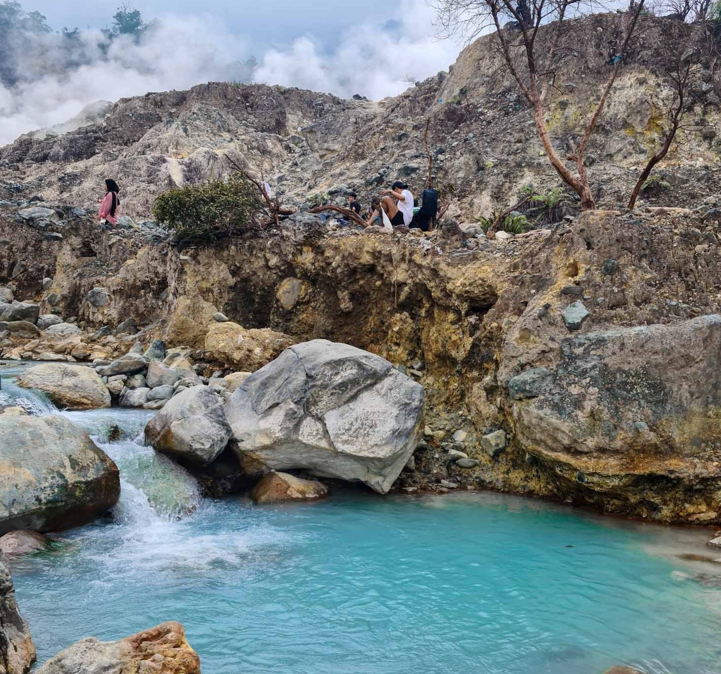 Menyapa Alam Vulkanik Kawah Ratu di Lereng Gunung Salak
