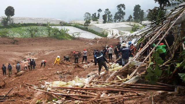 Tim SAR Evakuasi 80 Jenazah Korban Longsor Cisarua