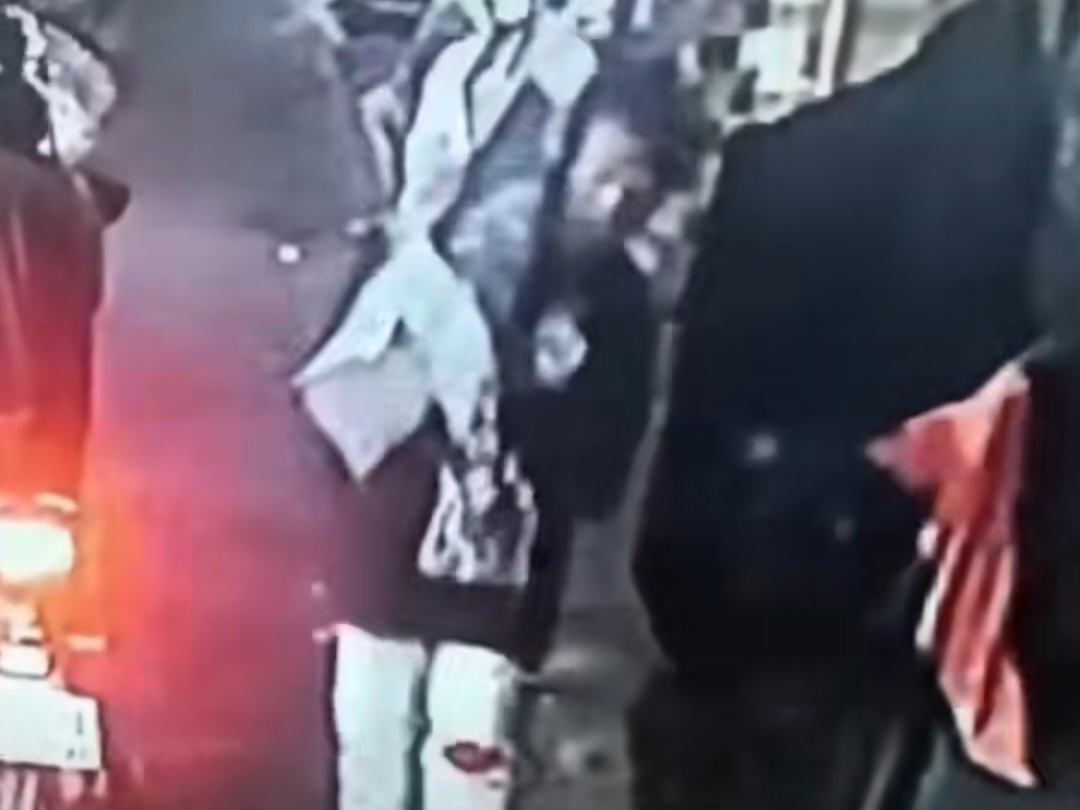 Pria Bawa Karung di Tambora Bikin Geger, Disangka Mayat Ternyata Seekor Biawak